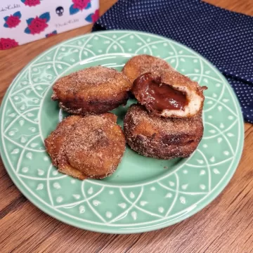 Bolinho de chuva recheado com chocolate