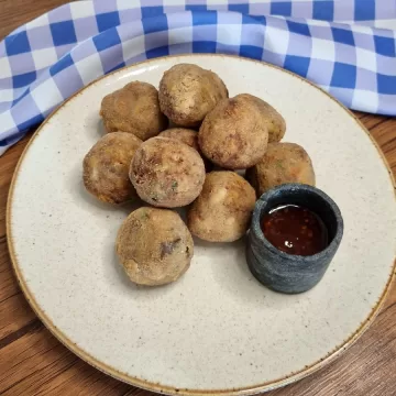 Bolinho de costela com queijo