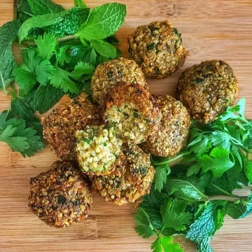 Bolinho de grão-de-bico e hortelã