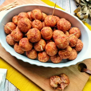 Bolinho de mandioca com carne-seca