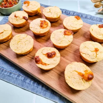 Bolinho de mandioca com queijo