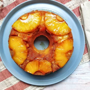Bolo caramelo de abacaxi