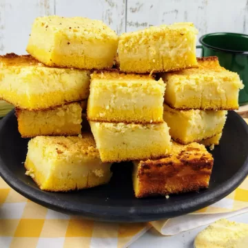 Bolo cremoso de fubá