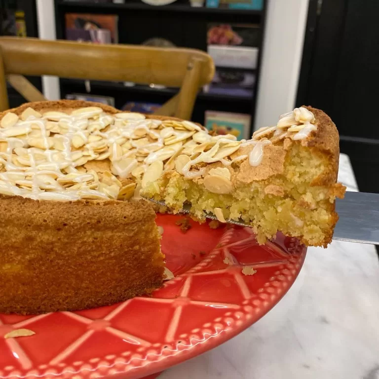 Receita de Bolo de amêndoas com calda de Limoncello