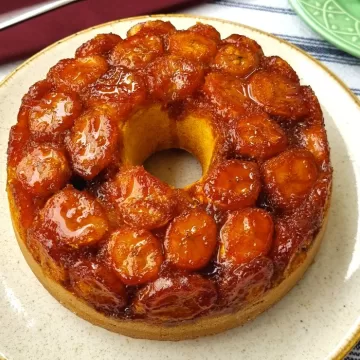 Bolo de banana caramelizada