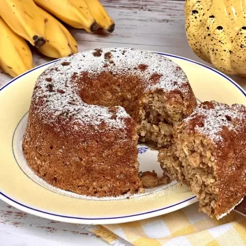 Bolo de banana com aveia e passas