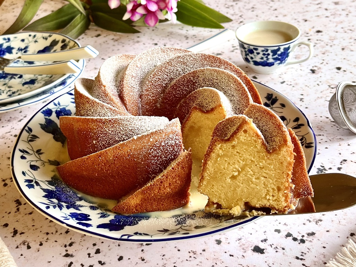 Bolo de baunilha com cobertura