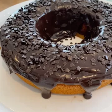 Bolo de cenoura com cobertura de brigadeiro