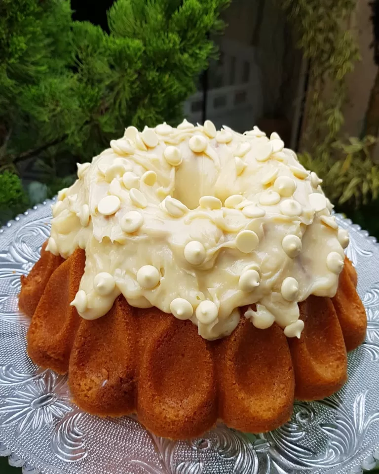 Receita de Bolo de chocolate branco com cobertura de Ninho