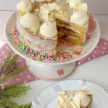 Bolo de chocolate branco e framboesa