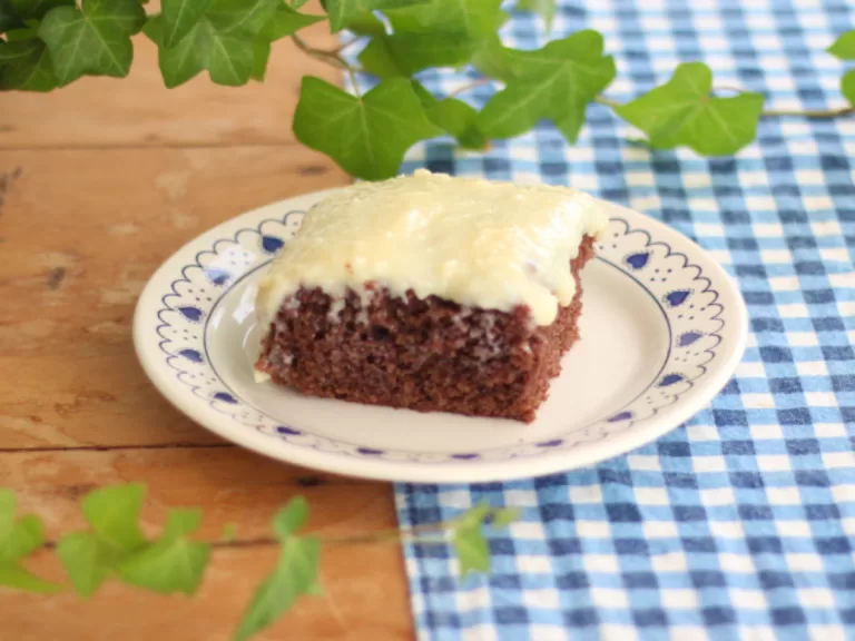 Receita de Bolo de chocolate com beijinho