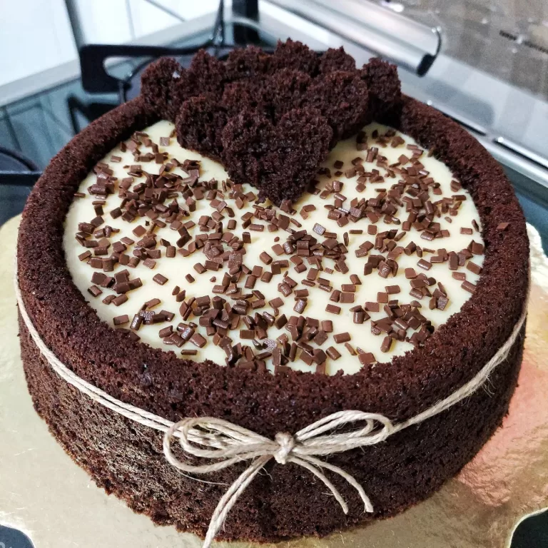Receita de Bolo de chocolate com brigadeiro de Ninho