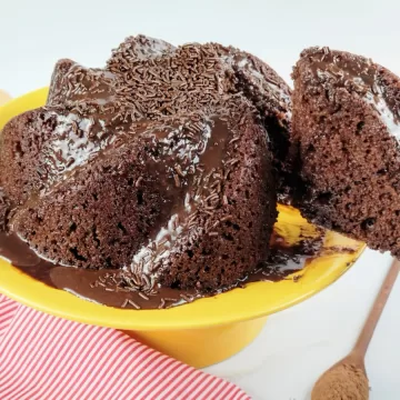 Bolo de chocolate simples de liquidificador