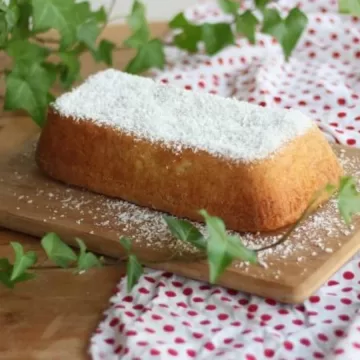 Bolo de coco com iogurte