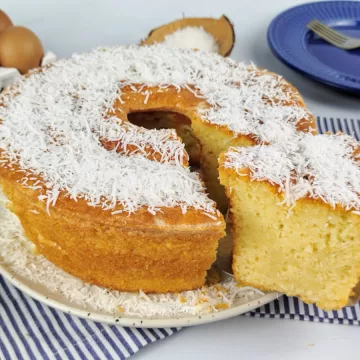 Bolo de coco simples
