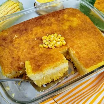 Bolo de flocão de milho cremoso