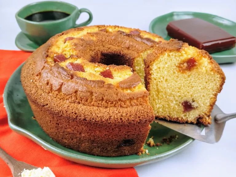 Receita de Bolo de fubá com goiabada simples