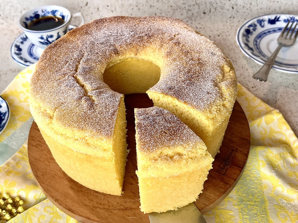 Bolo de fubá com leite de coco