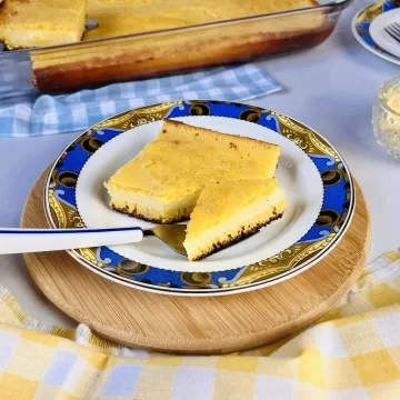 Bolo de fubá cremoso fácil