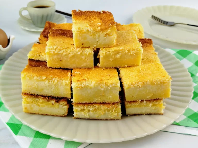 Receita de Bolo de fubá cremoso simples e rápido