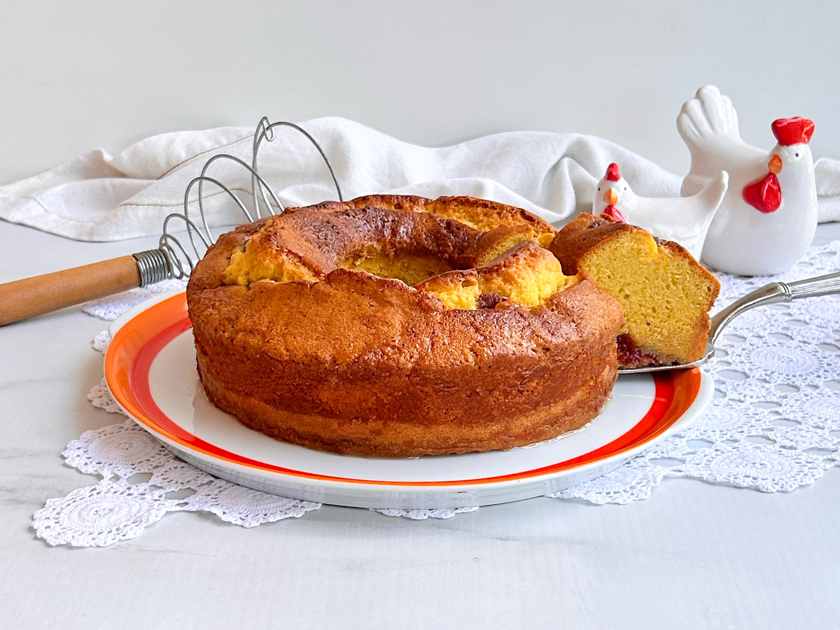 Bolo de goiabada com leite condensado
