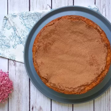 Bolo de iogurte com casquinha crocante
