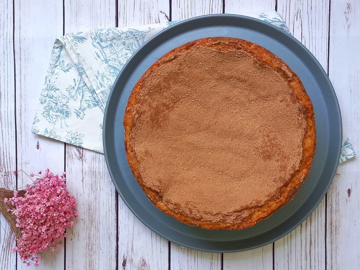 Bolo de iogurte com casquinha crocante
