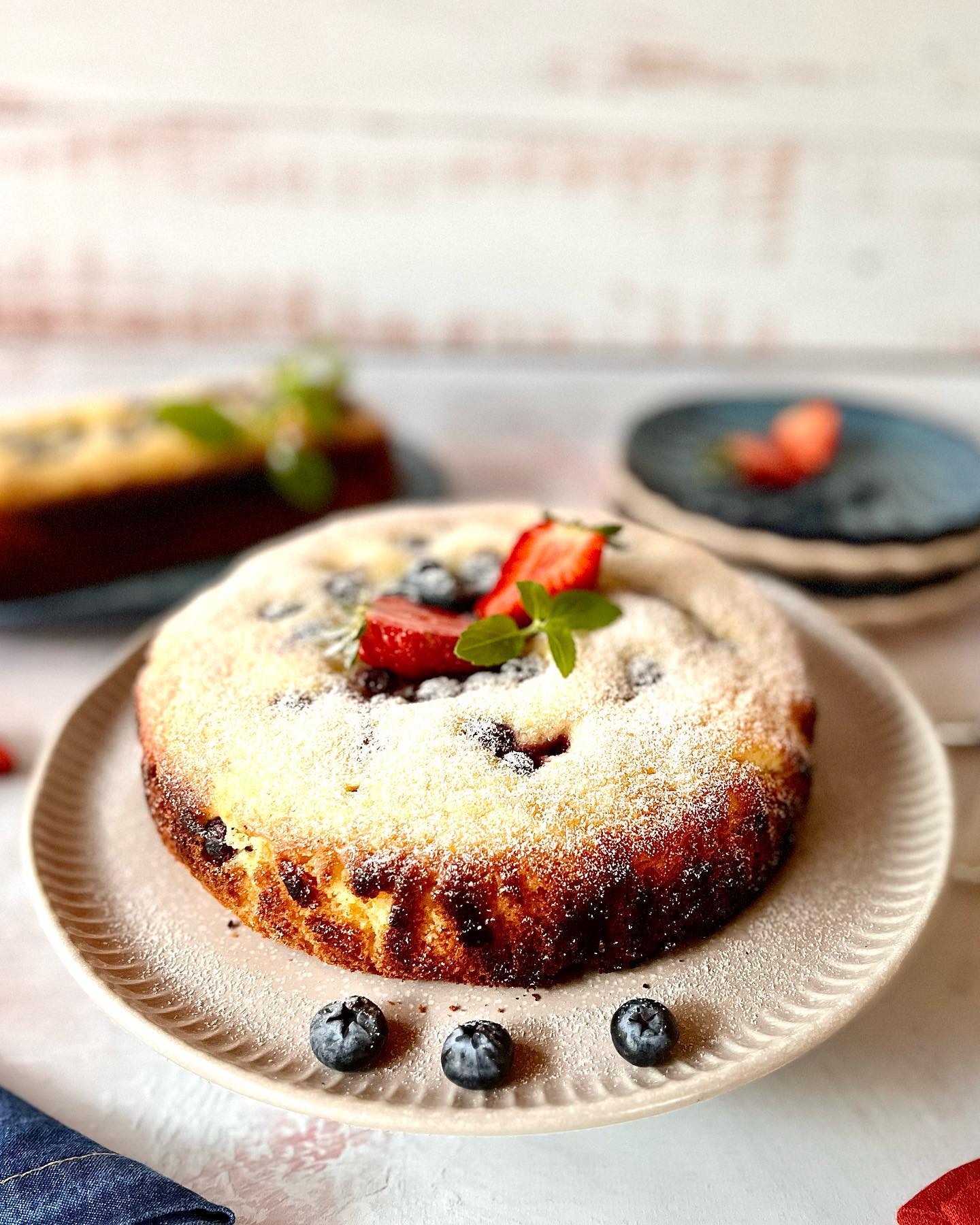 Bolo de iogurte com frutas vermelhas