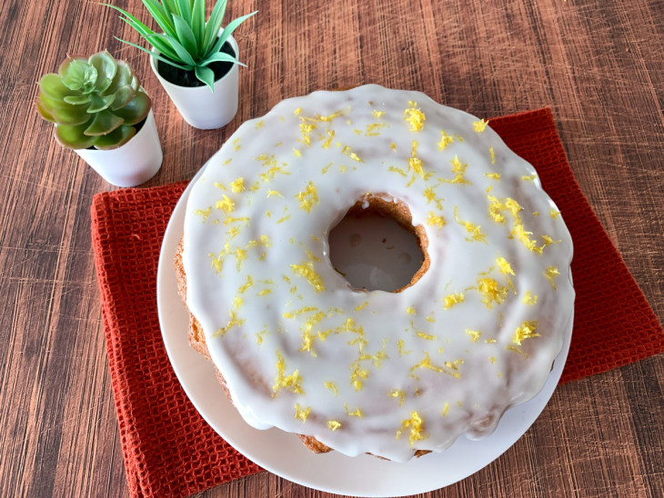 Bolo de iogurte com limão siciliano