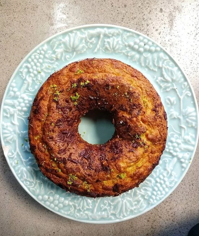 Receita de Bolo de laranja com raspas de chocolate