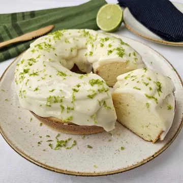Bolo de limão com iogurte sem glúten