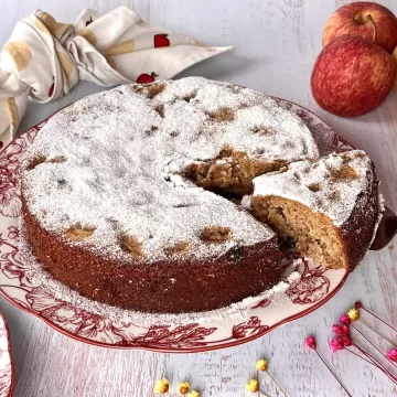 Bolo de maçã fit com uva passa