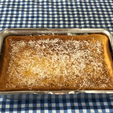 Bolo de mandioca cremoso
