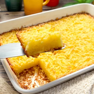 Bolo de mandioca crua