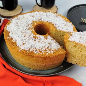 Bolo de mandioca simples e rápido