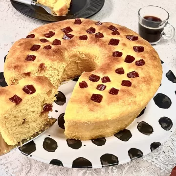 Bolo de milho com goiabada