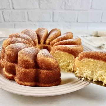 Bolo de tapioca com coco