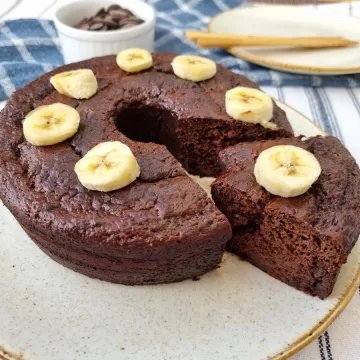 Bolo fit de banana com chocolate