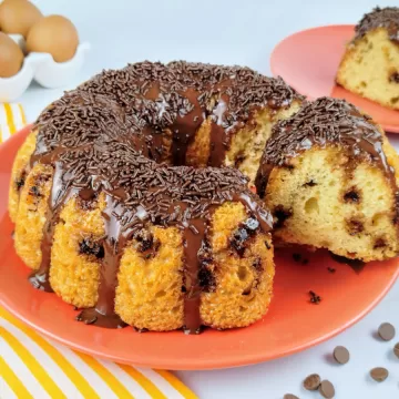 Bolo formigueiro com gotas de chocolate