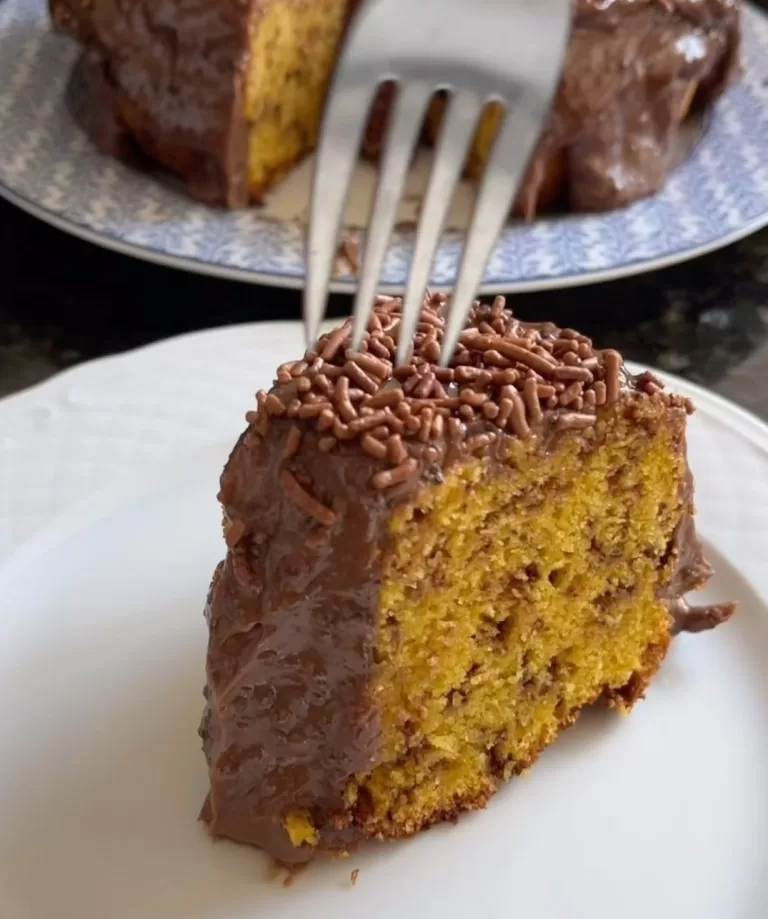 Receita de Bolo formigueiro de cenoura com raspas de laranja