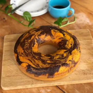 Bolo mesclado de cenoura com chocolate