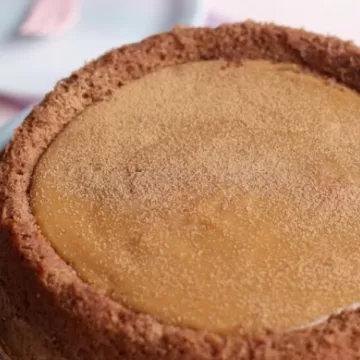 Bolo piscina de chocolate com doce de leite