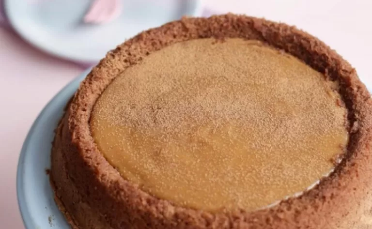 Receita de Bolo piscina de chocolate com doce de leite