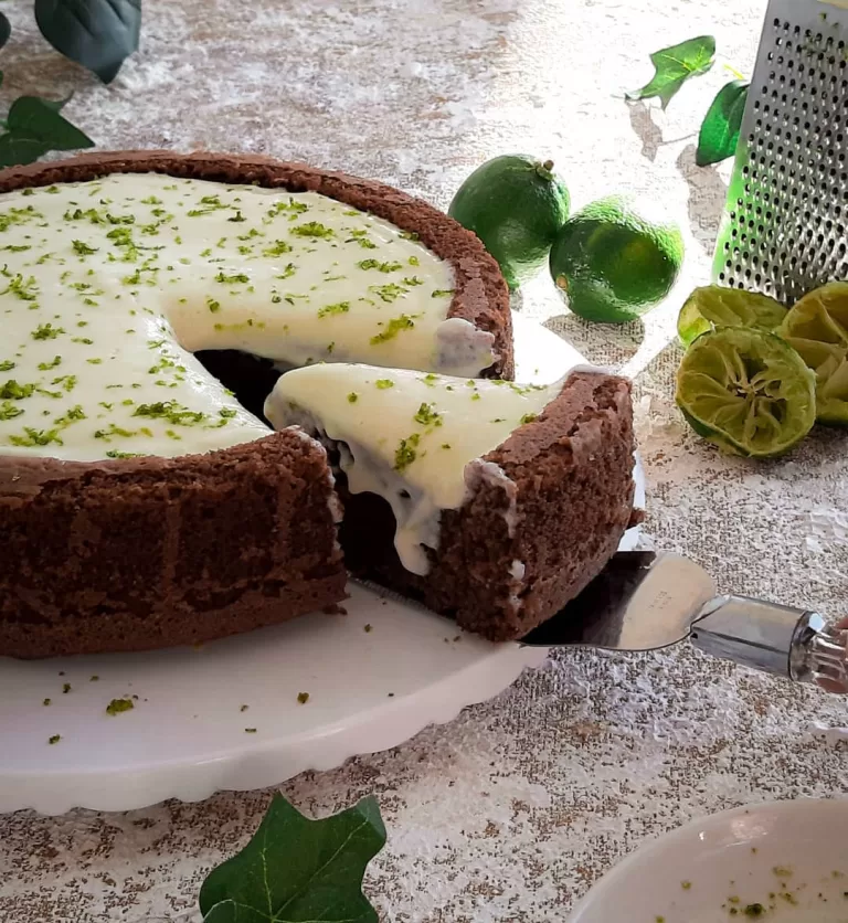 Receita de Bolo piscina de chocolate com mousse de limão