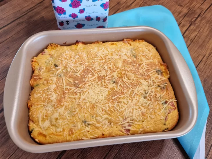 Receita de Bolo salgado de milho com presunto e queijo