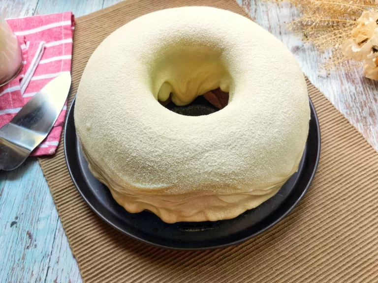 Receita de Bolo simples com cobertura de Ninho