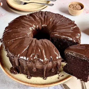Bolo simples de chocolate