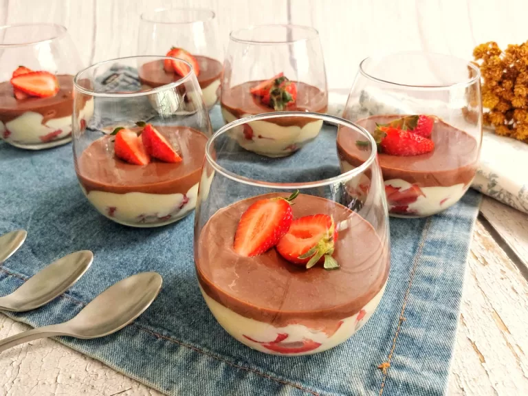Receita de Bombom de morango na taça