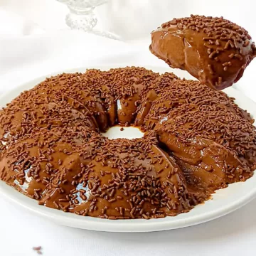 Brigadeirão com gelatina incolor
