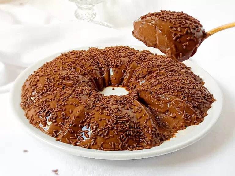 Receita de Brigadeirão com gelatina incolor